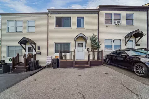 16 Washington Pl, Newburgh, NY 12550