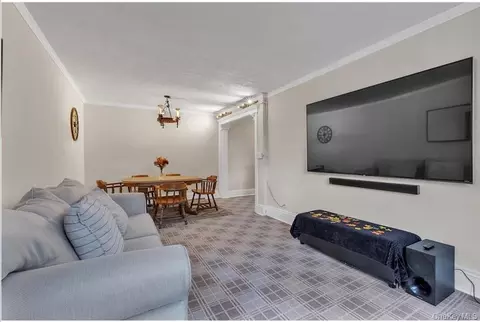 51 White Oak St #2A, New Rochelle, NY 10801
