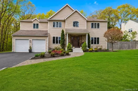 263 Old Commack Rd, Kings Park, NY 11754