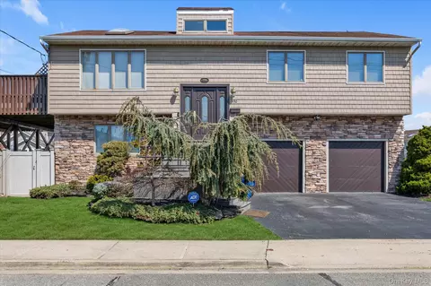 390 Silver Ln, Oceanside, NY 11572