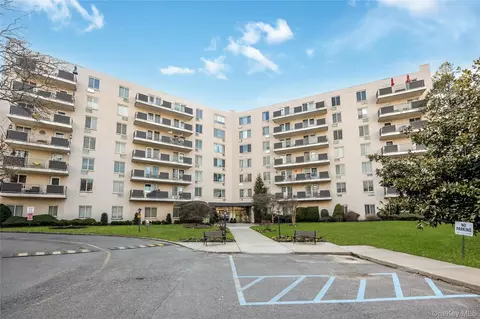 135 Post Ave #1O, North Hempstead, NY 11590