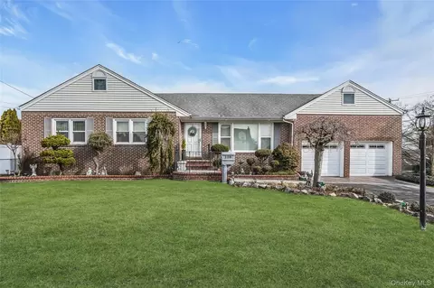 309 N Virginia Ave, Massapequa, NY 11758