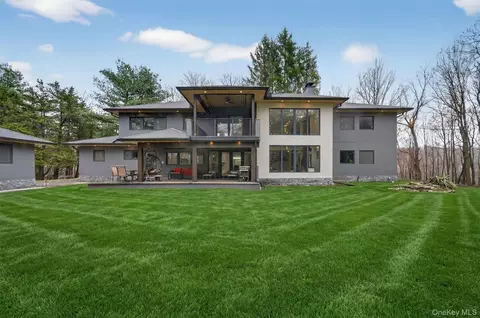 41 Sand Hill Ln, Florida, NY 10921