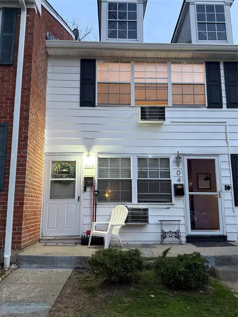 903 Towne House Vlg, Islandia, NY 11749
