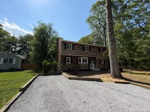 130 Park Ln, Middle Island, NY 11953