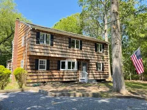 130 Park Ln, Middle Island, NY 11953
