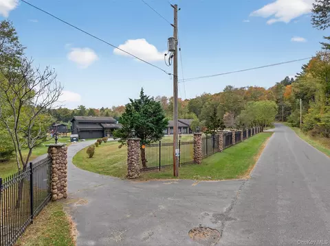 Exterior - 399 Gregory Rd, Thompson, NY 12701 photo 2 of 11