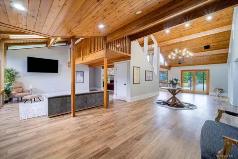Entry Way - 399 Gregory Rd, Thompson, NY 12701 photo 2 of 4