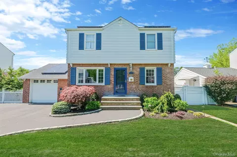 2288 3rd St, East Meadow, NY 11554