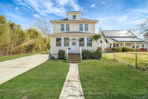 129 Bay Ave, Patchogue, NY 11772