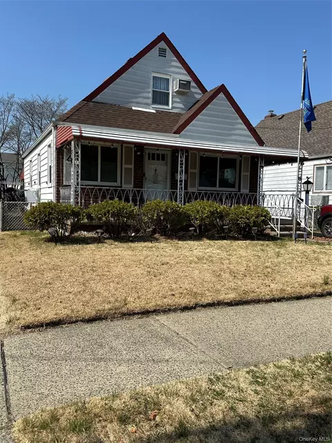 8322 263rd St, Glen Oaks, NY 11004