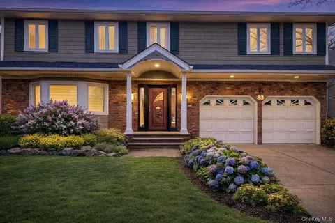 83 Arnold Ct, East Rockaway, NY 11518