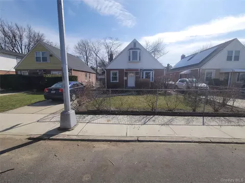 22726 113th Dr, New York, NY 11429
