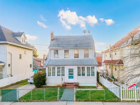 45-08 149th St, Flushing, NY 11355