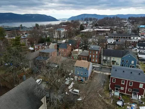 22 E Parmenter St, Newburgh, NY 12550