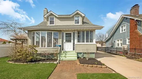 62 W 1st St, Freeport, NY 11520