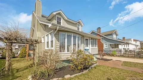 62 W 1st St, Freeport, NY 11520