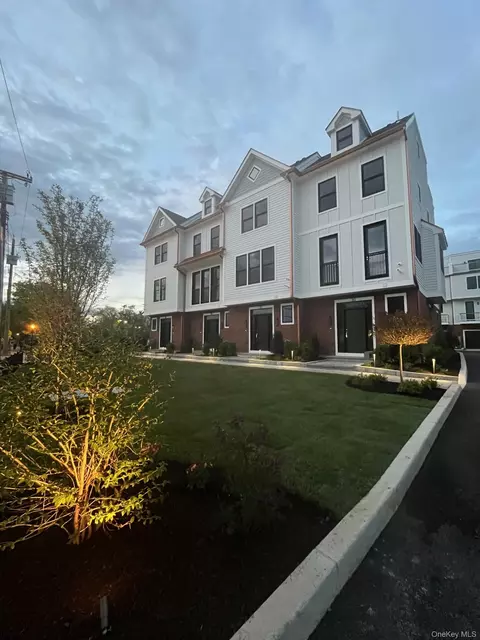 42 Andrews Ln, Mount Pleasant, NY 10591
