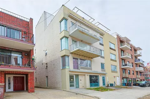 7128 163rd St #2A, New York, NY 11365