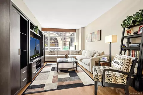 1600 Broadway #5B, New York, NY 10019