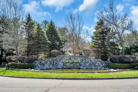 13 N Willam Ln, Brookhaven, NY 11766