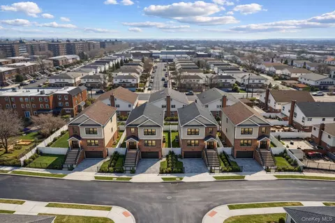 82-22 S Conduit Ave, New York, NY 11414