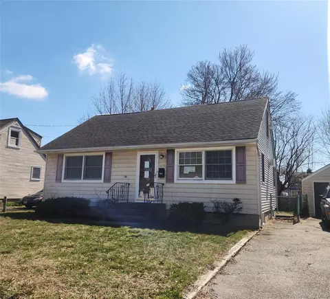 610 Bermuda Rd, West Babylon, NY 11704