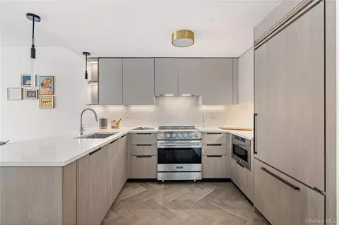 78-29 Austin St #406, Forest Hills, NY 11375