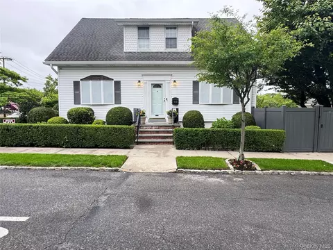 42-60 248 St, New York, NY 11363