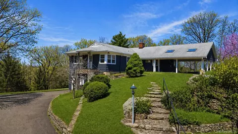 27 Allapartus Cir, Ossining, NY 10562