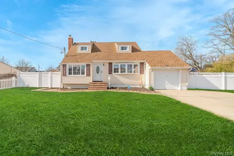 385 Irving St, Central Islip, NY 11722