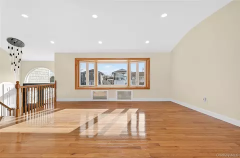 Living - 38 S Oaks Blvd, Plainview, NY 11803 photo 3 of 11