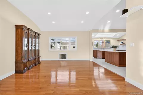 Living - 38 S Oaks Blvd, Plainview, NY 11803 photo 8 of 11