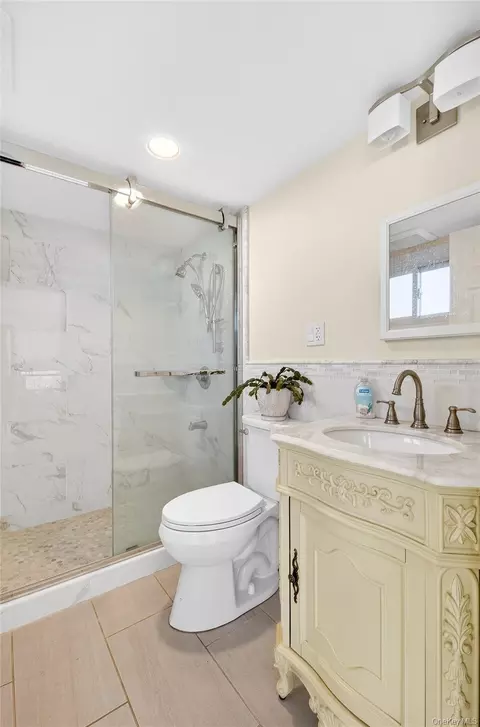 Bath - 38 S Oaks Blvd, Plainview, NY 11803 photo 4 of 4