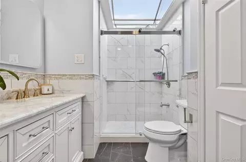 Bath - 38 S Oaks Blvd, Plainview, NY 11803 photo 3 of 4