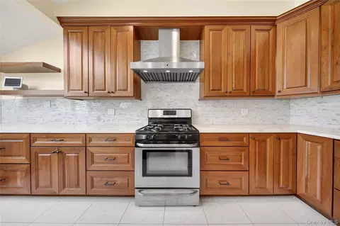 Kitchen - 38 S Oaks Blvd, Plainview, NY 11803 photo 5 of 5