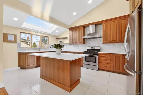Kitchen - 38 S Oaks Blvd, Plainview, NY 11803 photo 1 of 5