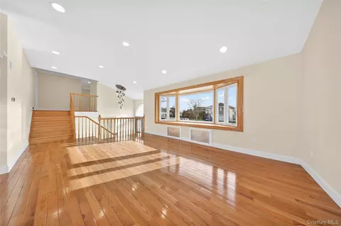 Living - 38 S Oaks Blvd, Plainview, NY 11803 photo 6 of 11