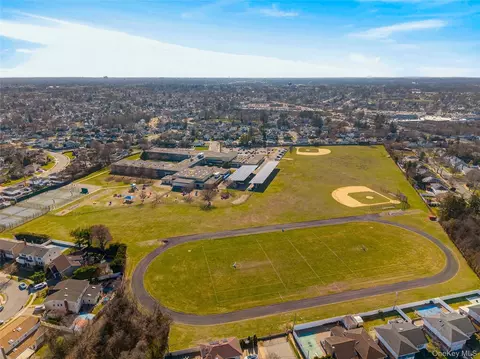 View/Area - 38 S Oaks Blvd, Plainview, NY 11803 photo 3 of 4