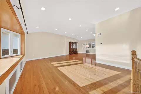 Living - 38 S Oaks Blvd, Plainview, NY 11803 photo 2 of 11