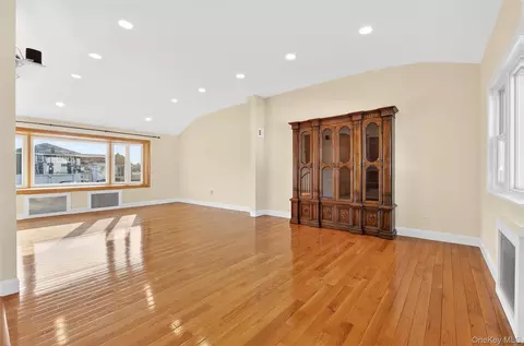 Living - 38 S Oaks Blvd, Plainview, NY 11803 photo 9 of 11