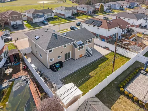 View/Area - 38 S Oaks Blvd, Plainview, NY 11803 photo 2 of 4
