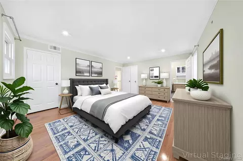 Bedroom - 38 S Oaks Blvd, Plainview, NY 11803 photo 1 of 7