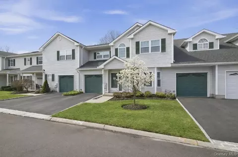 7 Monitor Rd, Smithtown, NY 11787