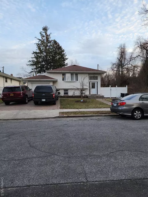 1656 Michalicki Pl, Merrick, NY 11566