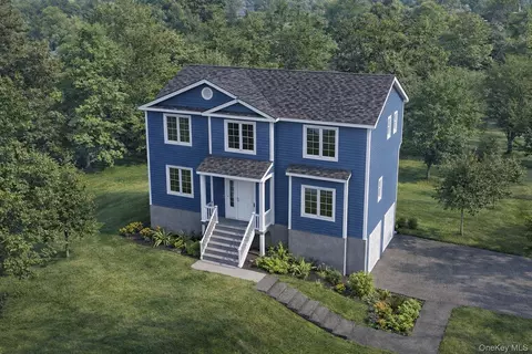 4 Lindenwood Ln, Newburgh Town, NY 12550