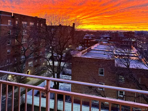 87-10 149th Ave #5D, New York, NY 11414