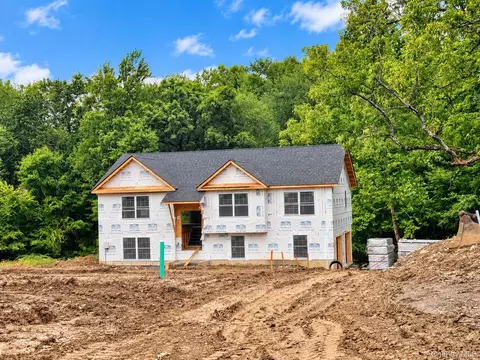 7 Lindenwood Ln, Newburgh Town, NY 12550