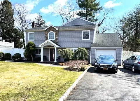 43 Hallock Ave, Smithtown, NY 11787