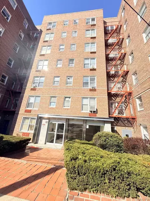 63-45 Saunders St #5J, New York, NY 11374